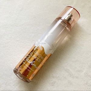 Bath and Body Works - Snowflakes and Cashmere